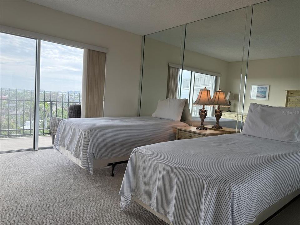 Activo con contrato: $3,500 (2 camas, 2 baños, 1275 Pies cuadrados)