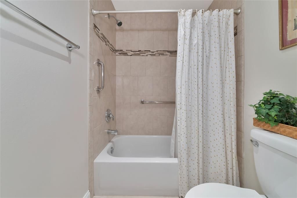 For Sale: $375,000 (2 beds, 2 baths, 1447 Square Feet)