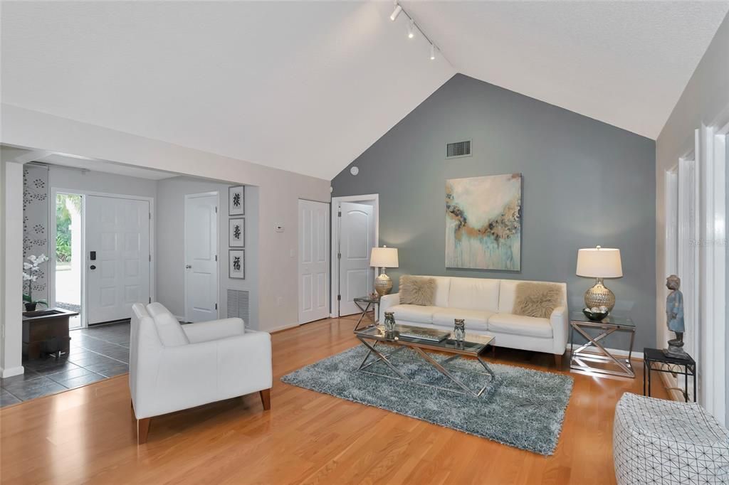 For Sale: $375,000 (2 beds, 2 baths, 1447 Square Feet)