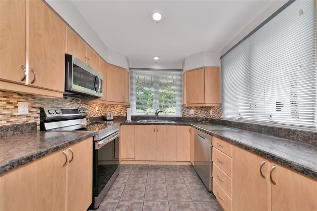 For Sale: $375,000 (2 beds, 2 baths, 1447 Square Feet)