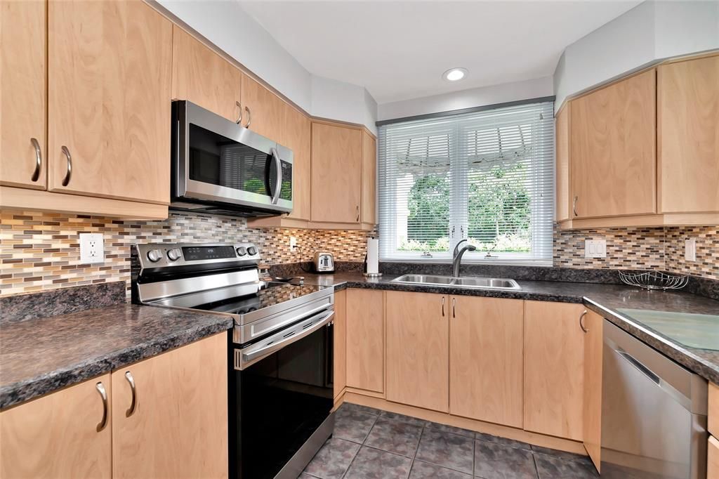 For Sale: $375,000 (2 beds, 2 baths, 1447 Square Feet)