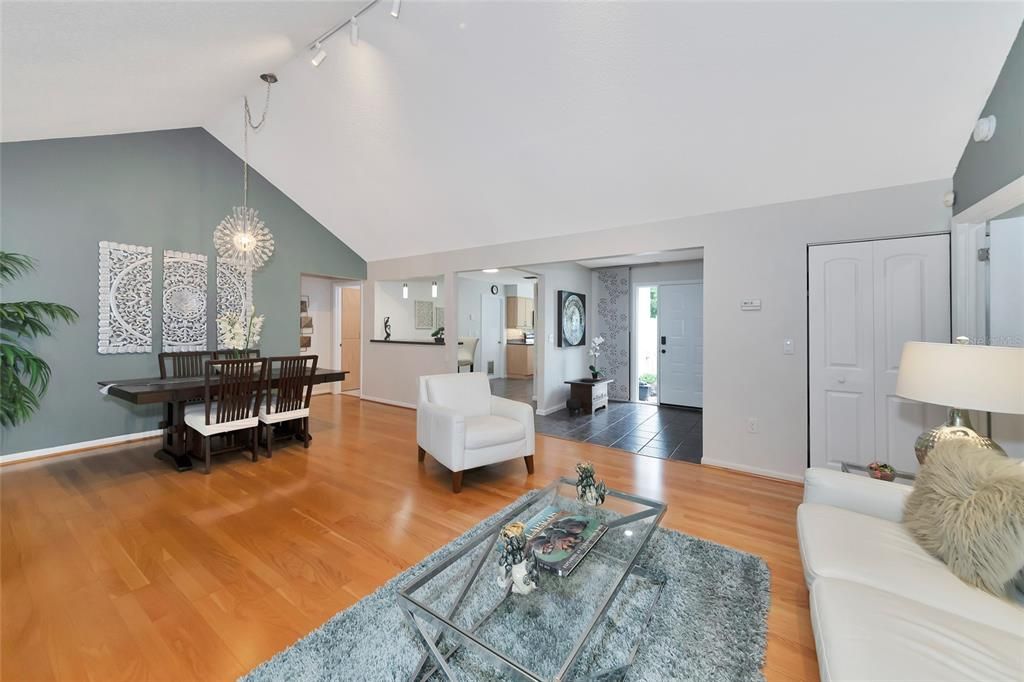 For Sale: $375,000 (2 beds, 2 baths, 1447 Square Feet)