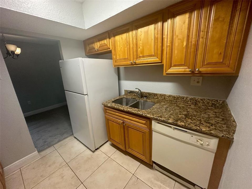 For Rent: $1,075 (1 beds, 1 baths, 756 Square Feet)