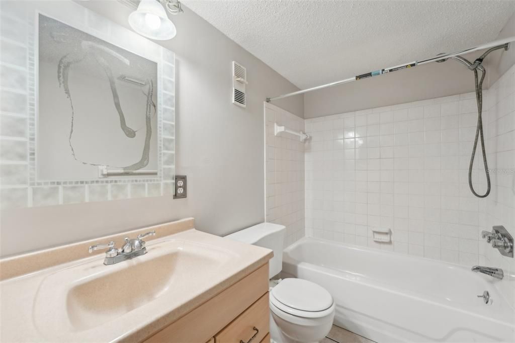 For Sale: $145,000 (2 beds, 2 baths, 975 Square Feet)