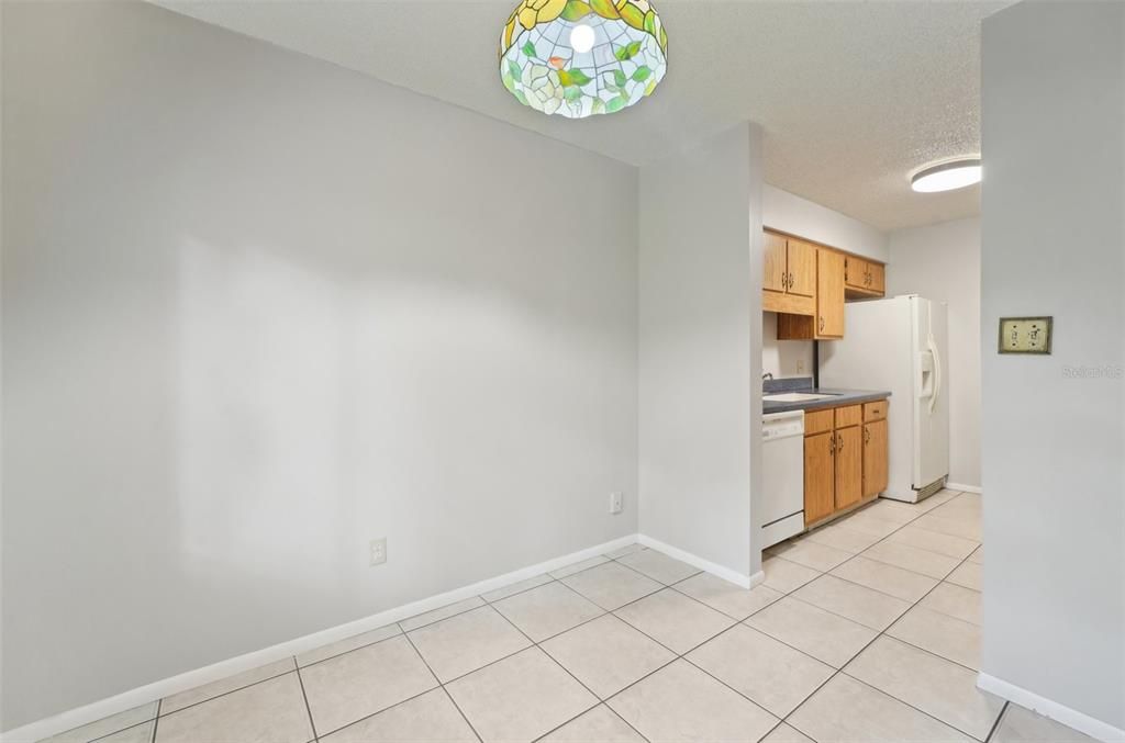 For Sale: $145,000 (2 beds, 2 baths, 975 Square Feet)