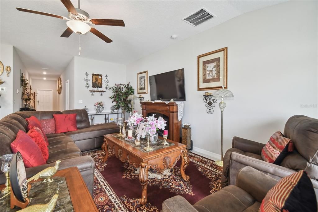 For Sale: $390,000 (4 beds, 2 baths, 1935 Square Feet)