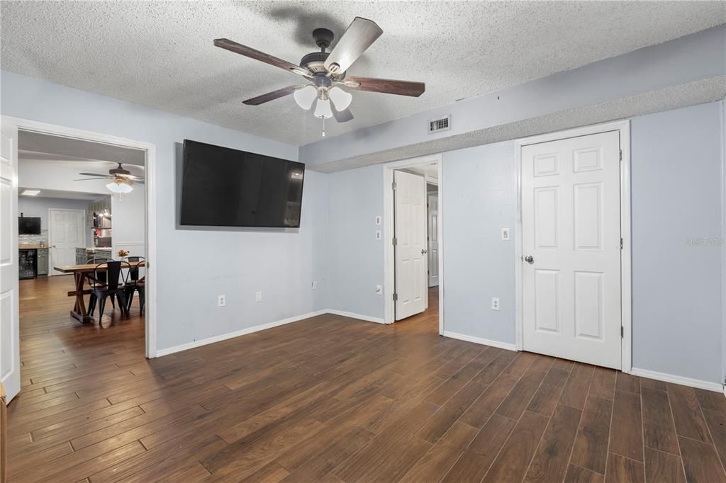 For Sale: $430,000 (4 beds, 2 baths, 2118 Square Feet)