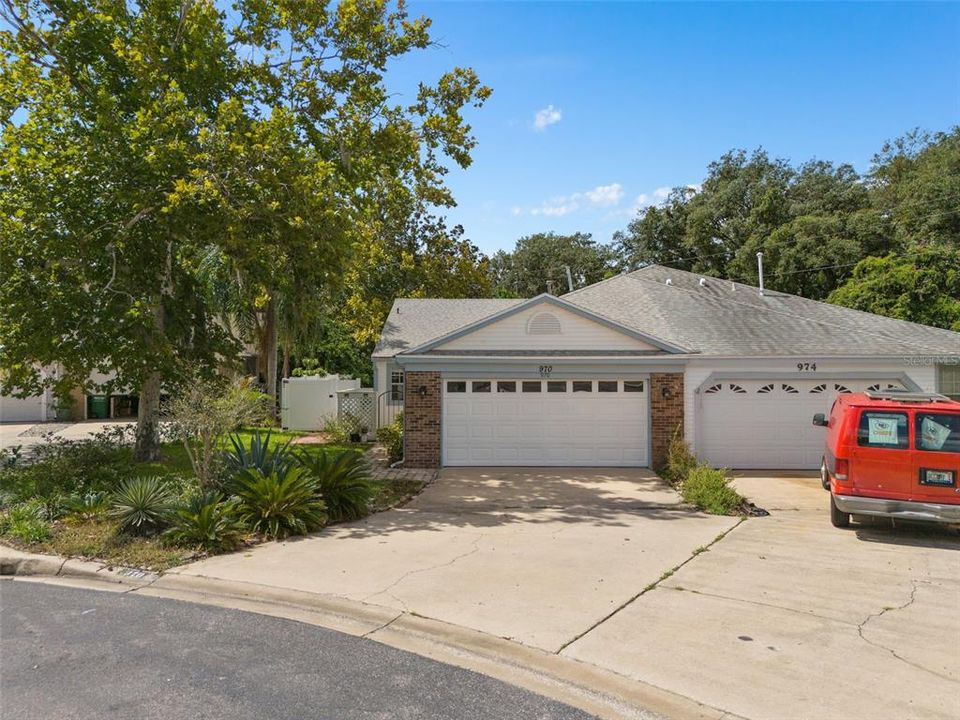 For Sale: $322,000 (2 beds, 2 baths, 1122 Square Feet)