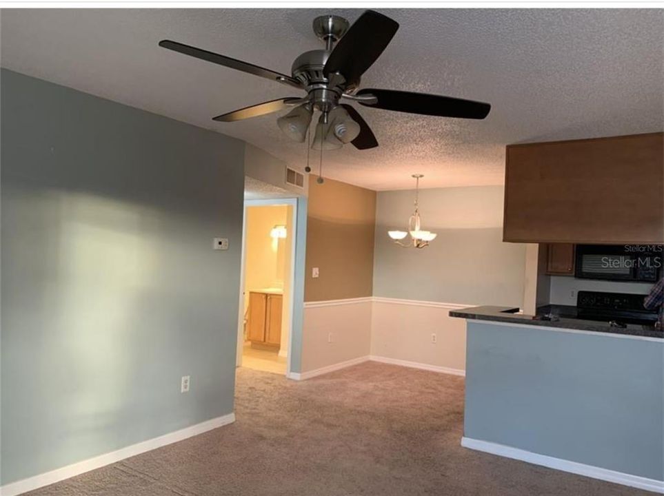 For Rent: $1,400 (1 beds, 1 baths, 598 Square Feet)