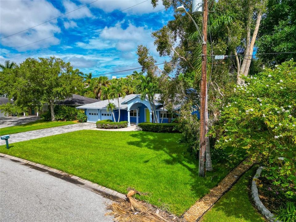 For Sale: $2,490,000 (3 beds, 2 baths, 2376 Square Feet)