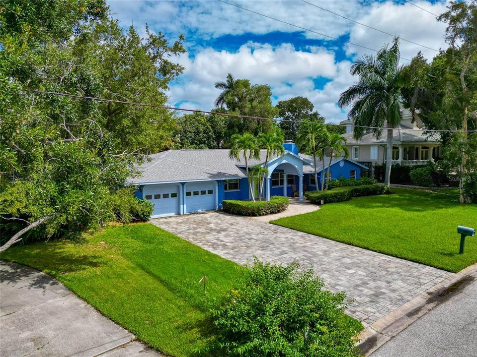 For Sale: $2,490,000 (3 beds, 2 baths, 2376 Square Feet)