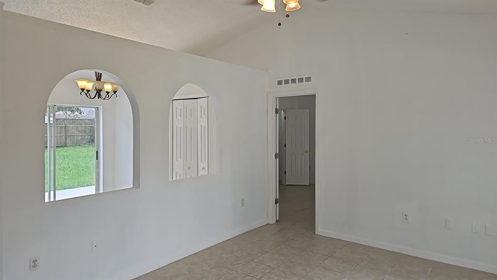 For Sale: $279,900 (4 beds, 2 baths, 1722 Square Feet)