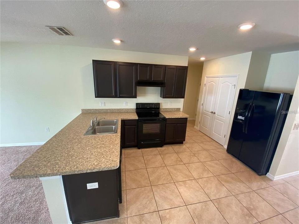 For Rent: $1,850 (3 beds, 2 baths, 1866 Square Feet)