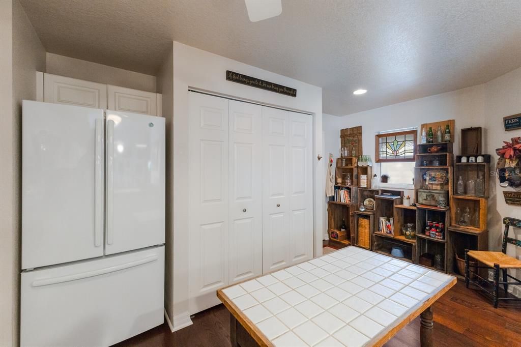 For Sale: $379,900 (2 beds, 2 baths, 1705 Square Feet)