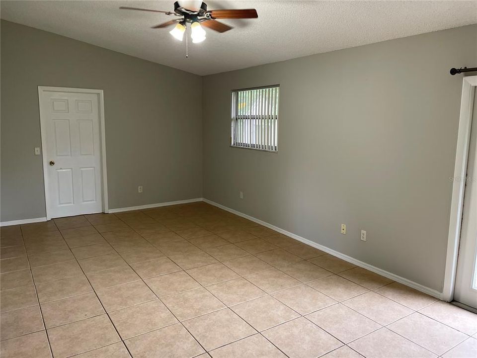 For Rent: $1,900 (3 beds, 2 baths, 1138 Square Feet)