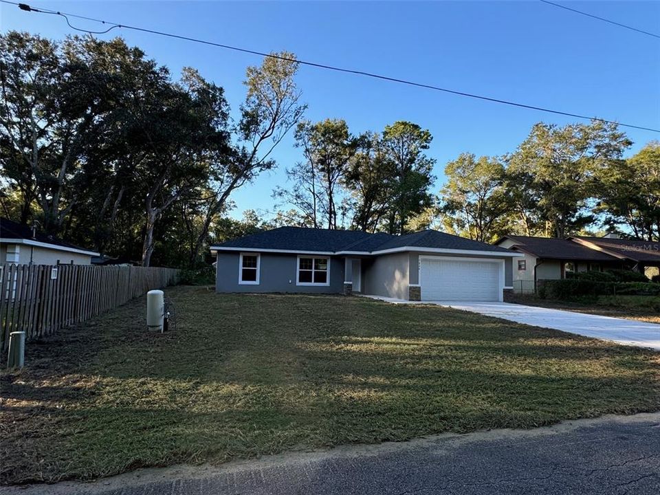 For Sale: $260,000 (3 beds, 2 baths, 1399 Square Feet)