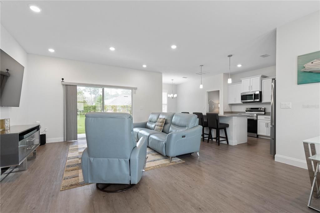 For Sale: $359,900 (3 beds, 2 baths, 1555 Square Feet)