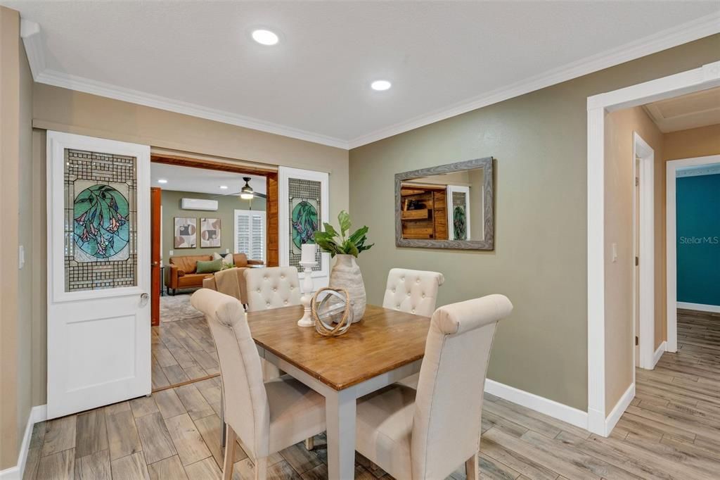 Dining room conveniently located between the kitchen & main living with access to family room~