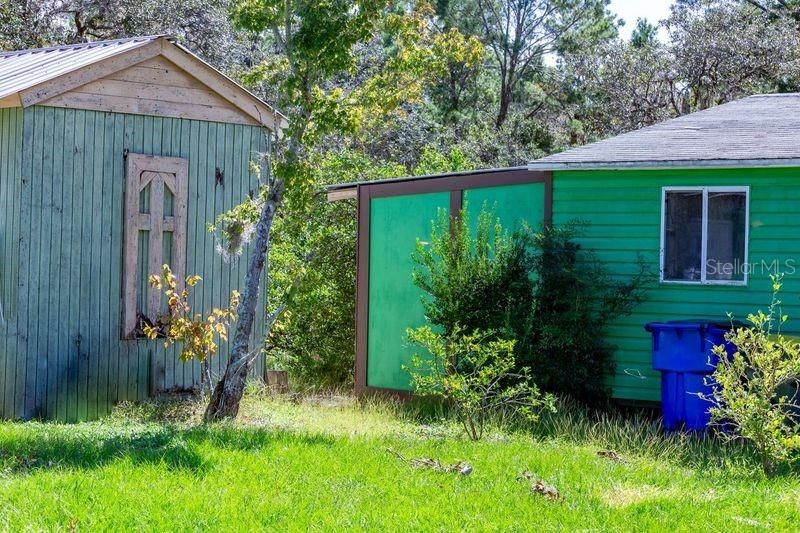 SHED BETWEEN STUDIO AND UNIT 2