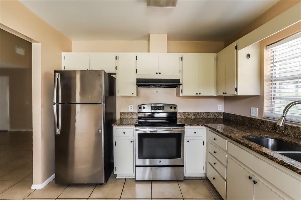 For Rent: $1,900 (3 beds, 1 baths, 1428 Square Feet)