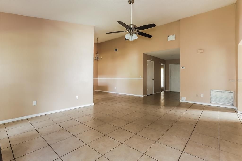 For Rent: $1,900 (3 beds, 1 baths, 1428 Square Feet)