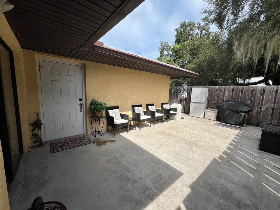 For Sale: $159,999 (2 beds, 2 baths, 1178 Square Feet)