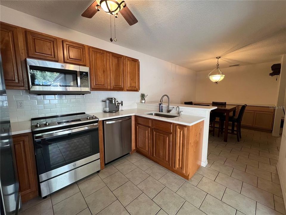 For Sale: $159,999 (2 beds, 2 baths, 1178 Square Feet)