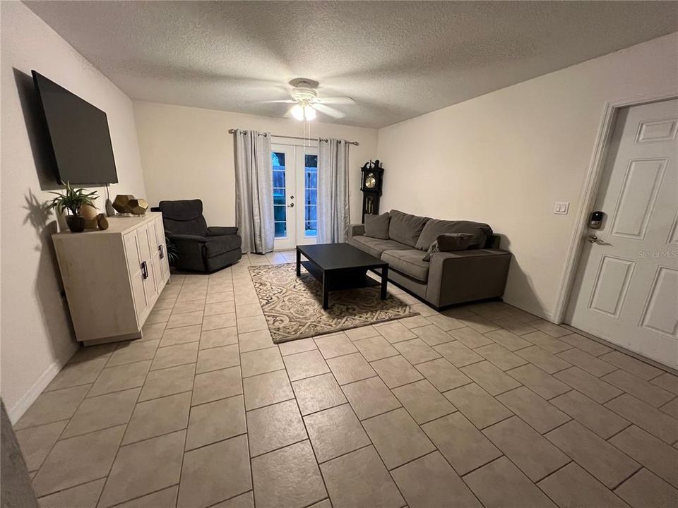 For Sale: $159,999 (2 beds, 2 baths, 1178 Square Feet)