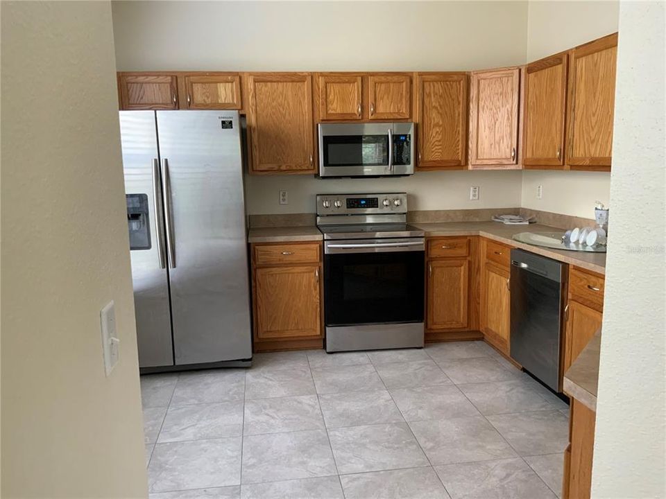 Active With Contract: $1,950 (3 beds, 2 baths, 1609 Square Feet)