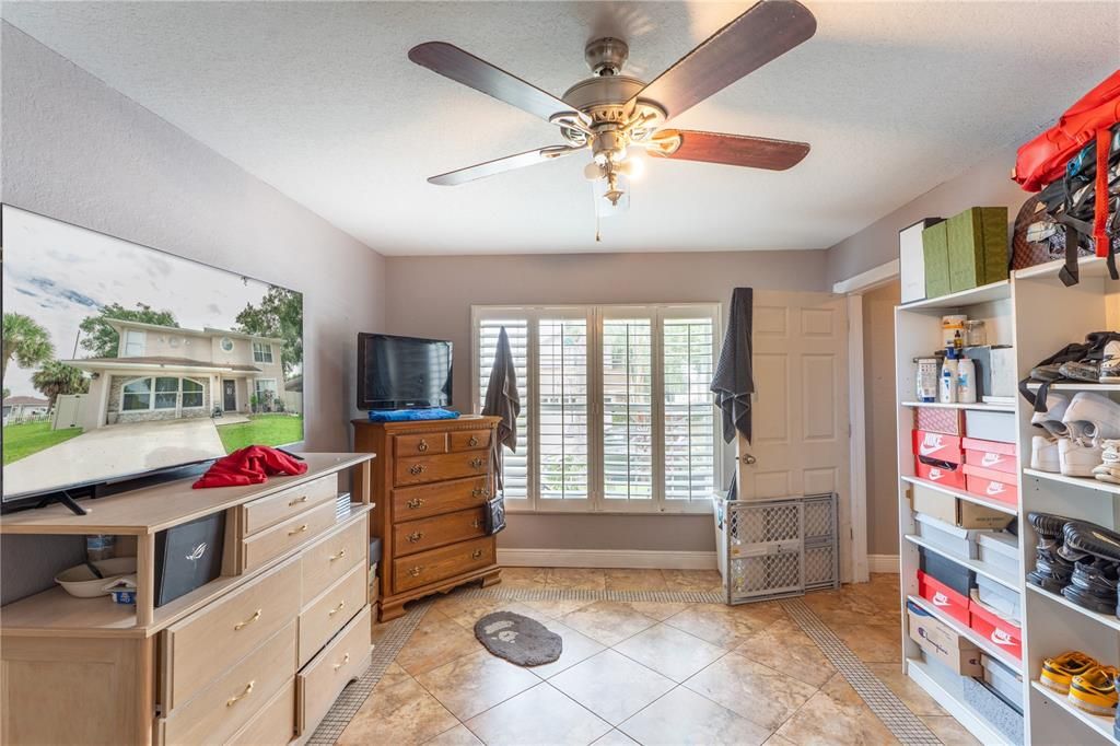 For Sale: $325,000 (4 beds, 2 baths, 2360 Square Feet)