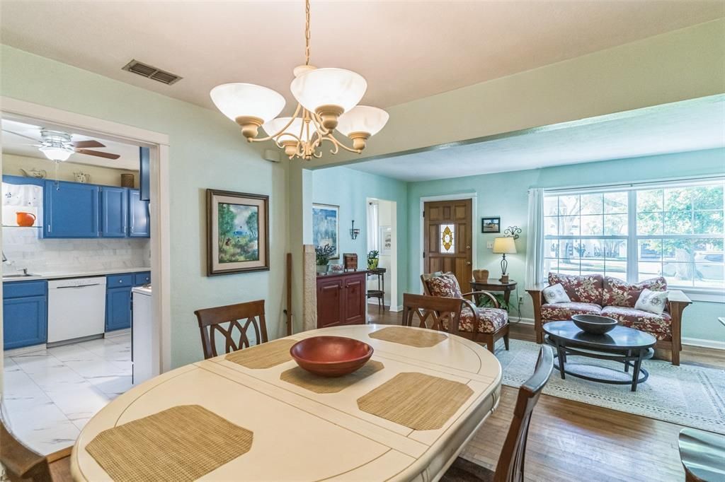 For Sale: $559,800 (3 beds, 1 baths, 1912 Square Feet)