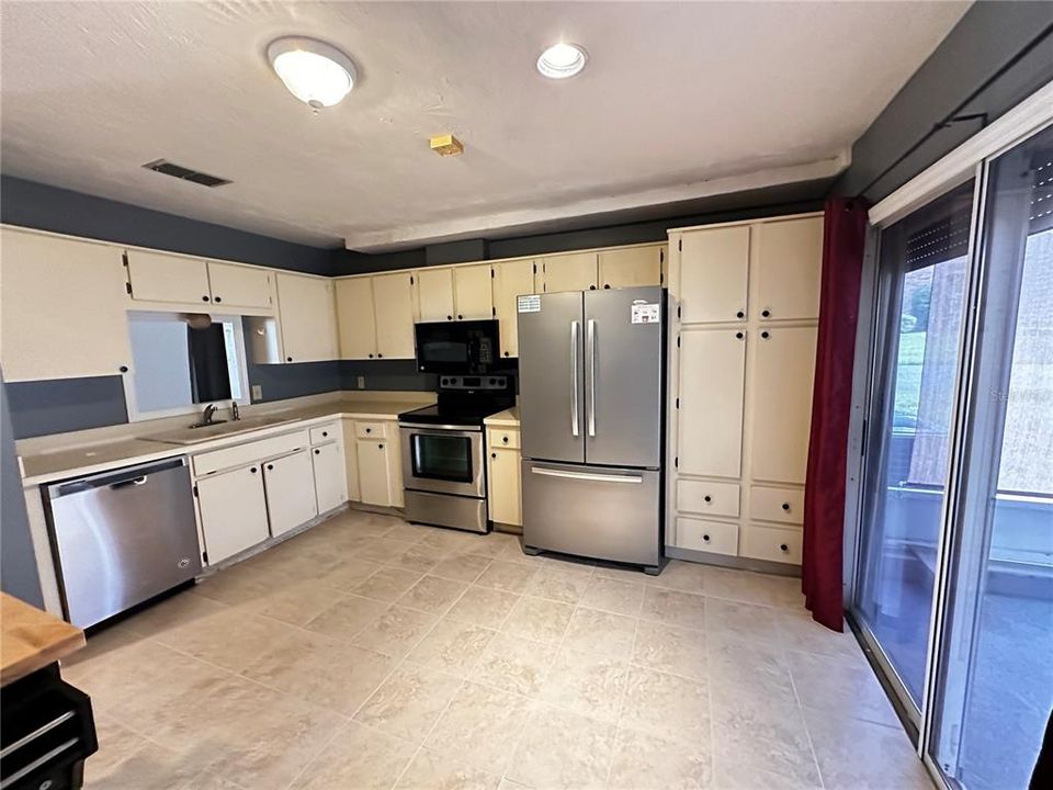 For Rent: $1,900 (2 beds, 2 baths, 1507 Square Feet)