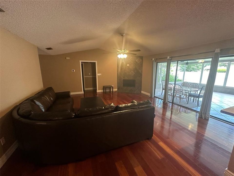 For Rent: $2,450 (3 beds, 2 baths, 1736 Square Feet)