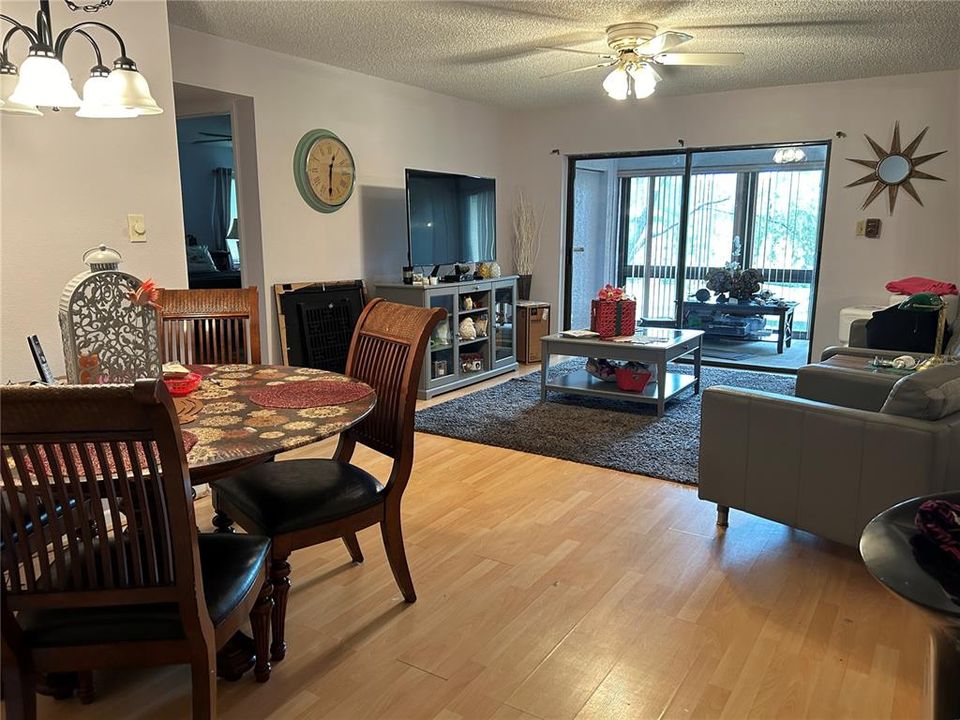 For Sale: $249,900 (2 beds, 2 baths, 1100 Square Feet)