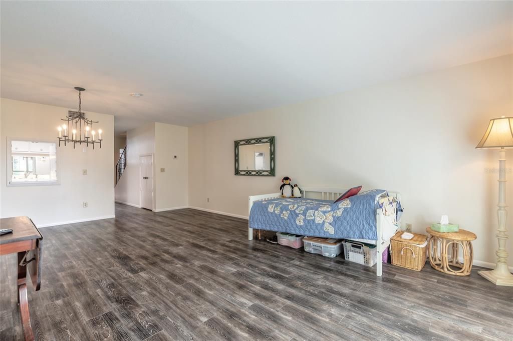 For Sale: $324,900 (2 beds, 2 baths, 1216 Square Feet)