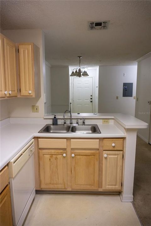 For Rent: $1,350 (1 beds, 1 baths, 657 Square Feet)