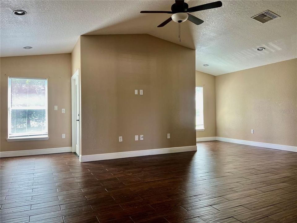 For Rent: $2,500 (5 beds, 2 baths, 2480 Square Feet)