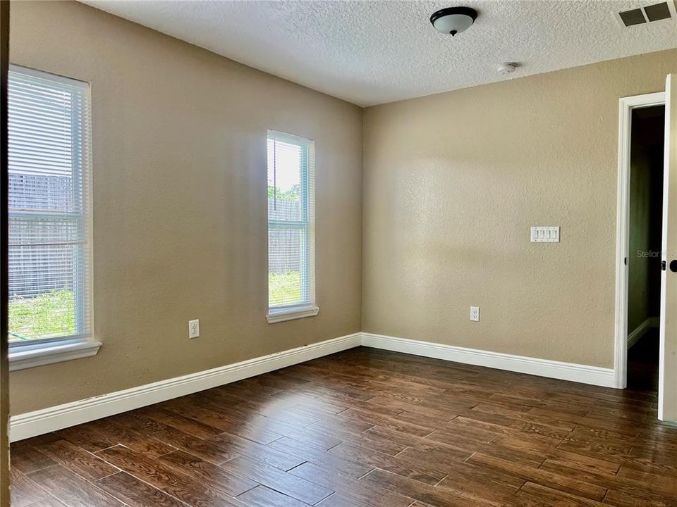 For Rent: $2,500 (5 beds, 2 baths, 2480 Square Feet)