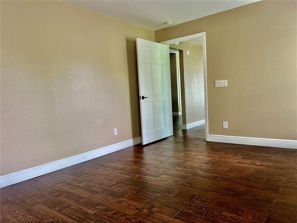 For Rent: $2,500 (5 beds, 2 baths, 2480 Square Feet)