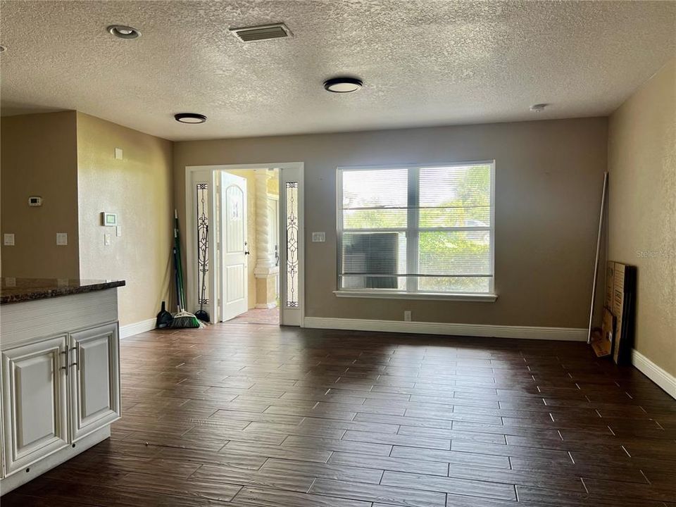 For Rent: $2,500 (5 beds, 2 baths, 2480 Square Feet)