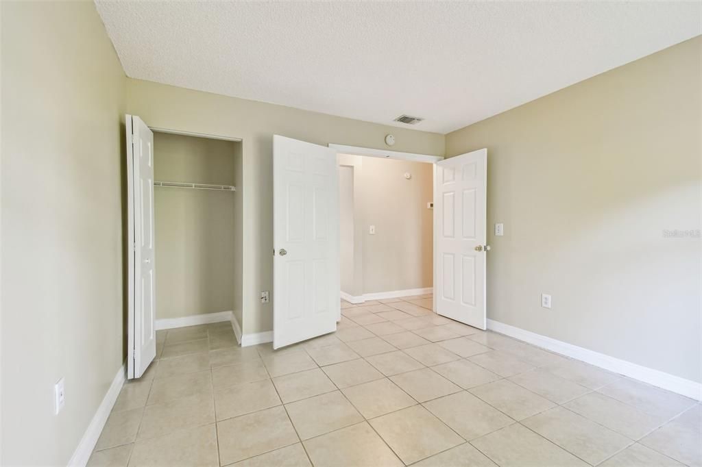 For Sale: $325,000 (2 beds, 1 baths, 935 Square Feet)