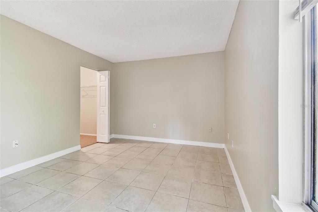 For Sale: $325,000 (2 beds, 1 baths, 935 Square Feet)