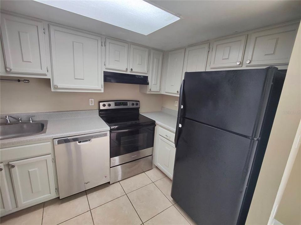 For Rent: $1,549 (2 beds, 2 baths, 1128 Square Feet)