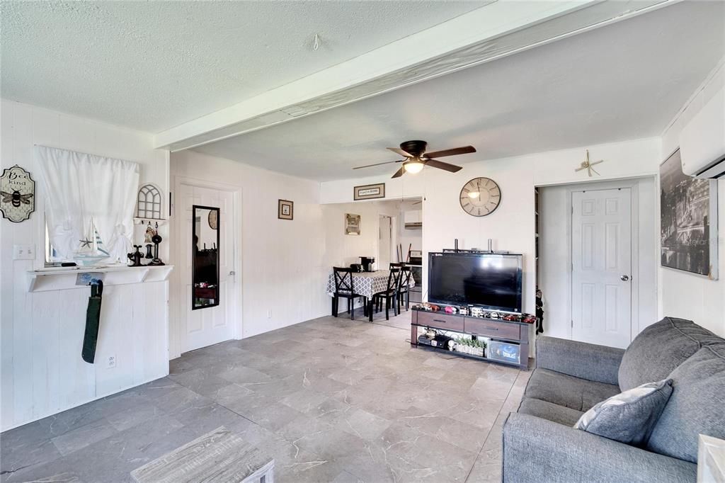 For Sale: $225,000 (3 beds, 1 baths, 832 Square Feet)