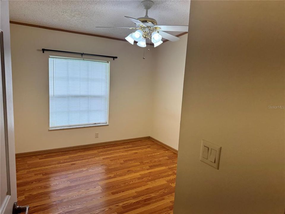 For Rent: $1,950 (3 beds, 2 baths, 1296 Square Feet)