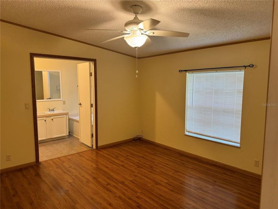 For Rent: $1,950 (3 beds, 2 baths, 1296 Square Feet)