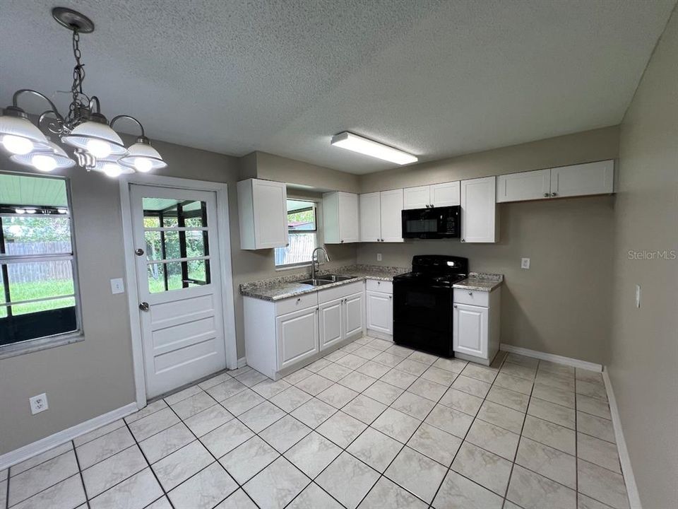 For Sale: $324,900 (3 beds, 2 baths, 1066 Square Feet)