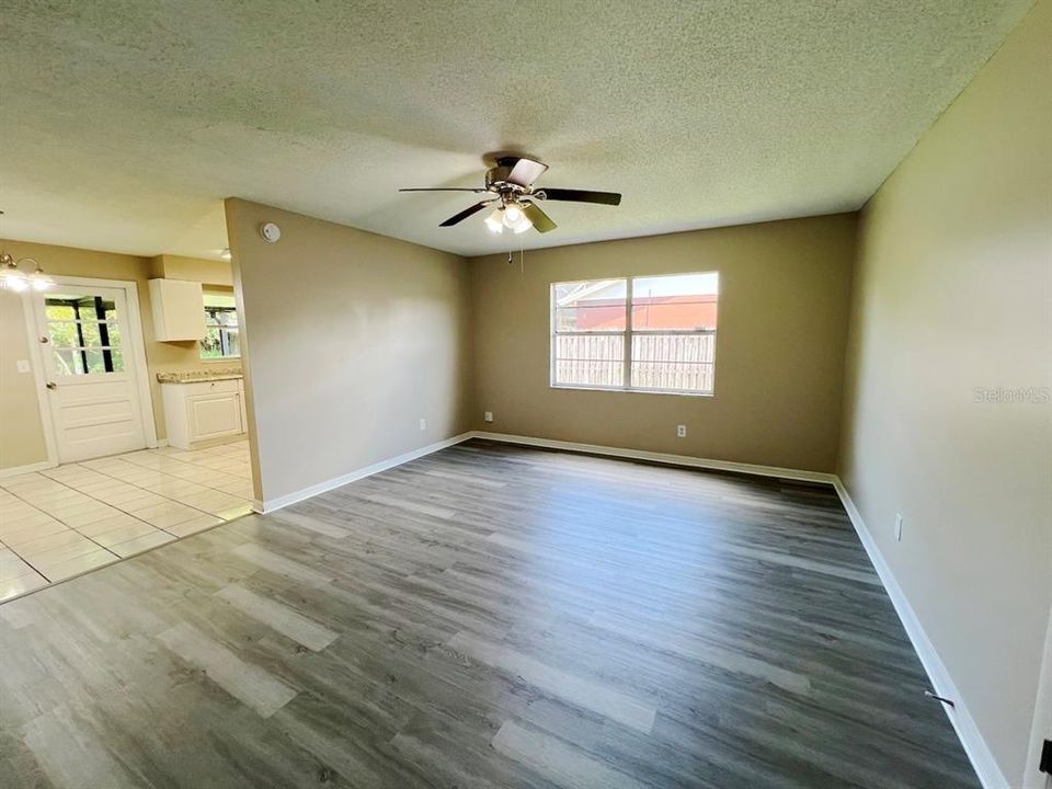 For Sale: $324,900 (3 beds, 2 baths, 1066 Square Feet)