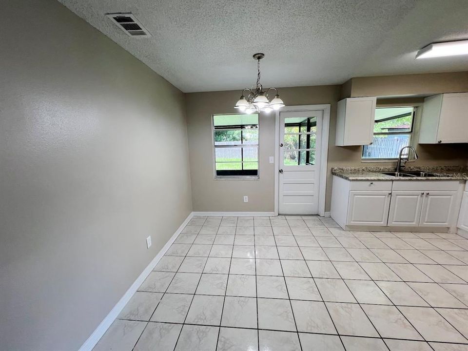 For Sale: $324,900 (3 beds, 2 baths, 1066 Square Feet)