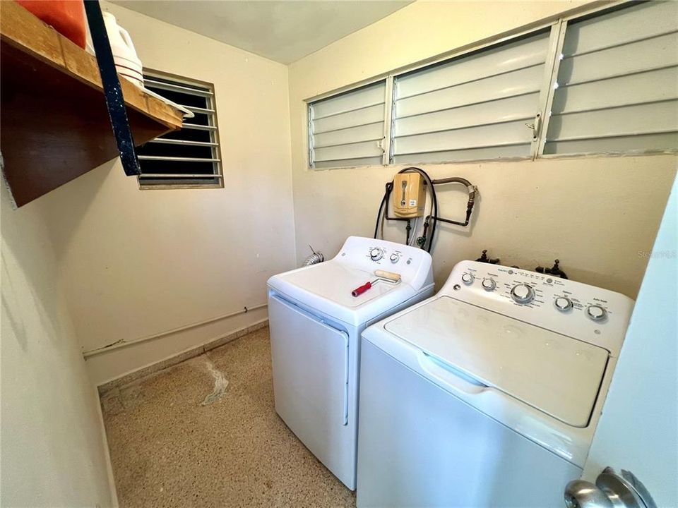 For Sale: $185,000 (3 beds, 2 baths, 1250 Square Feet)